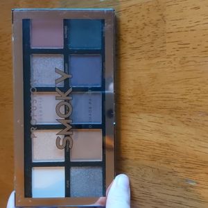 Profusion Smoky Palette